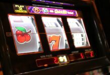 Why Simple Slots Still Compete with High-End Graphics